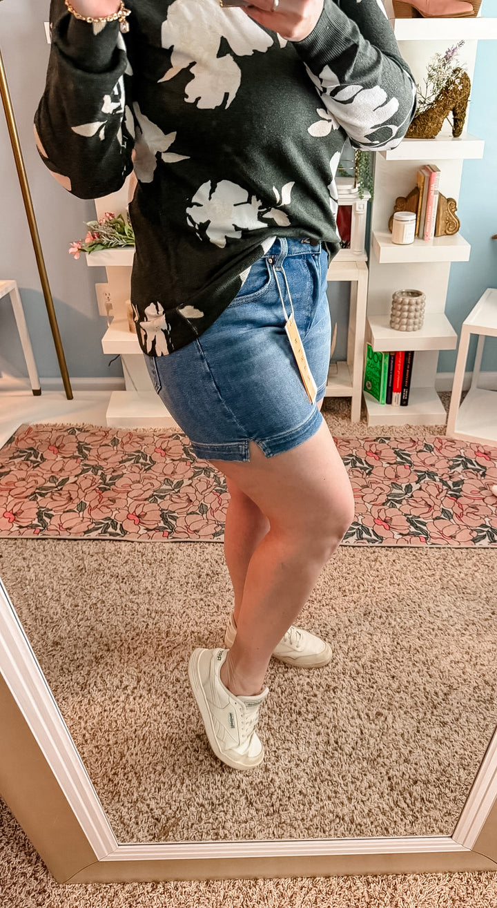 Risen High Rise Side Slit Basic Shorts