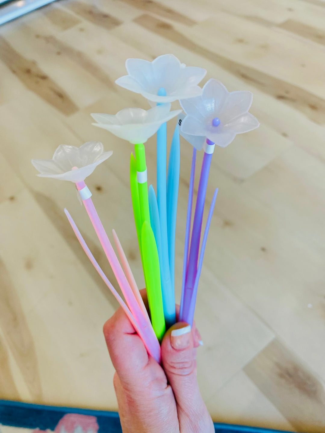 Daffodil Color Changing Pen - The Teal Antler Boutique