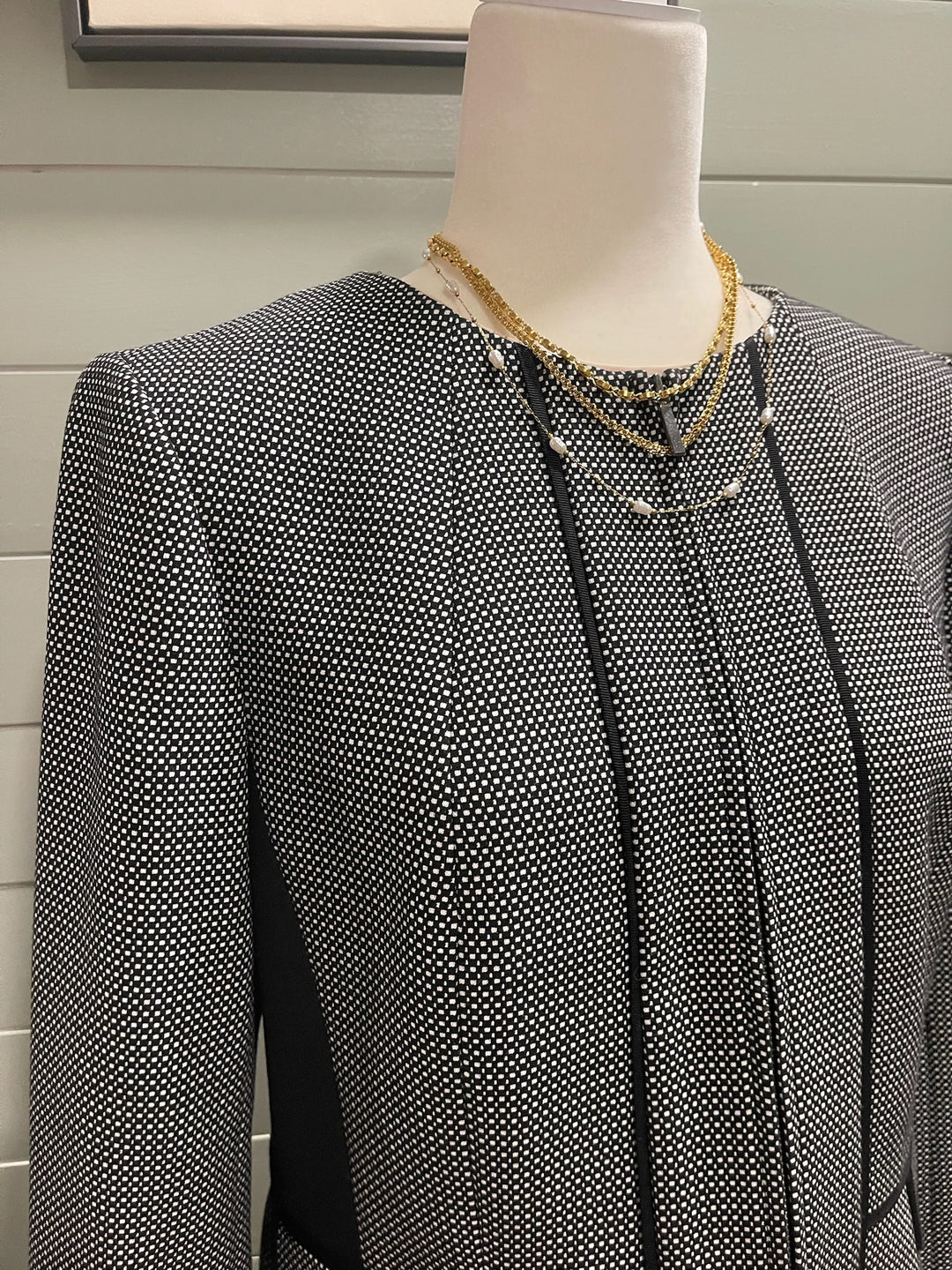 T-Black ?White Jacket - 12P