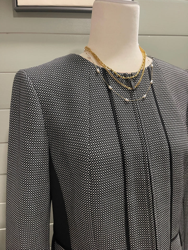 T-Black ?White Jacket - 12P