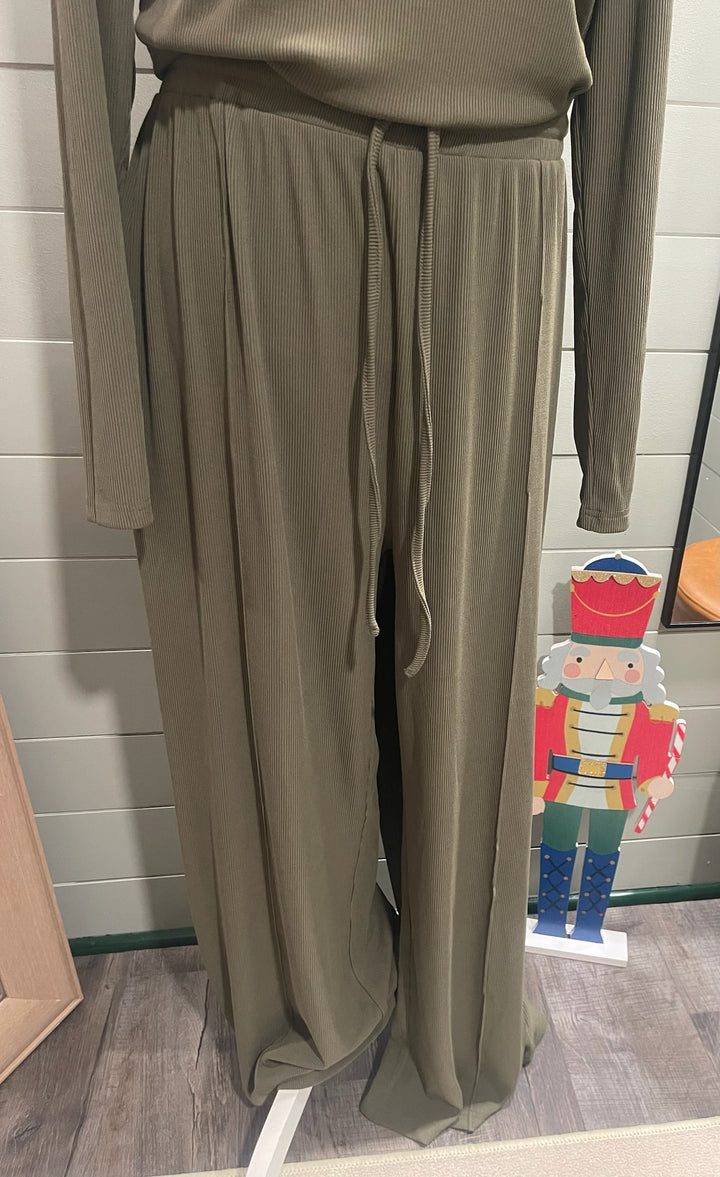 BTFBM-2PC Loungewear Set - XXL (NWT)