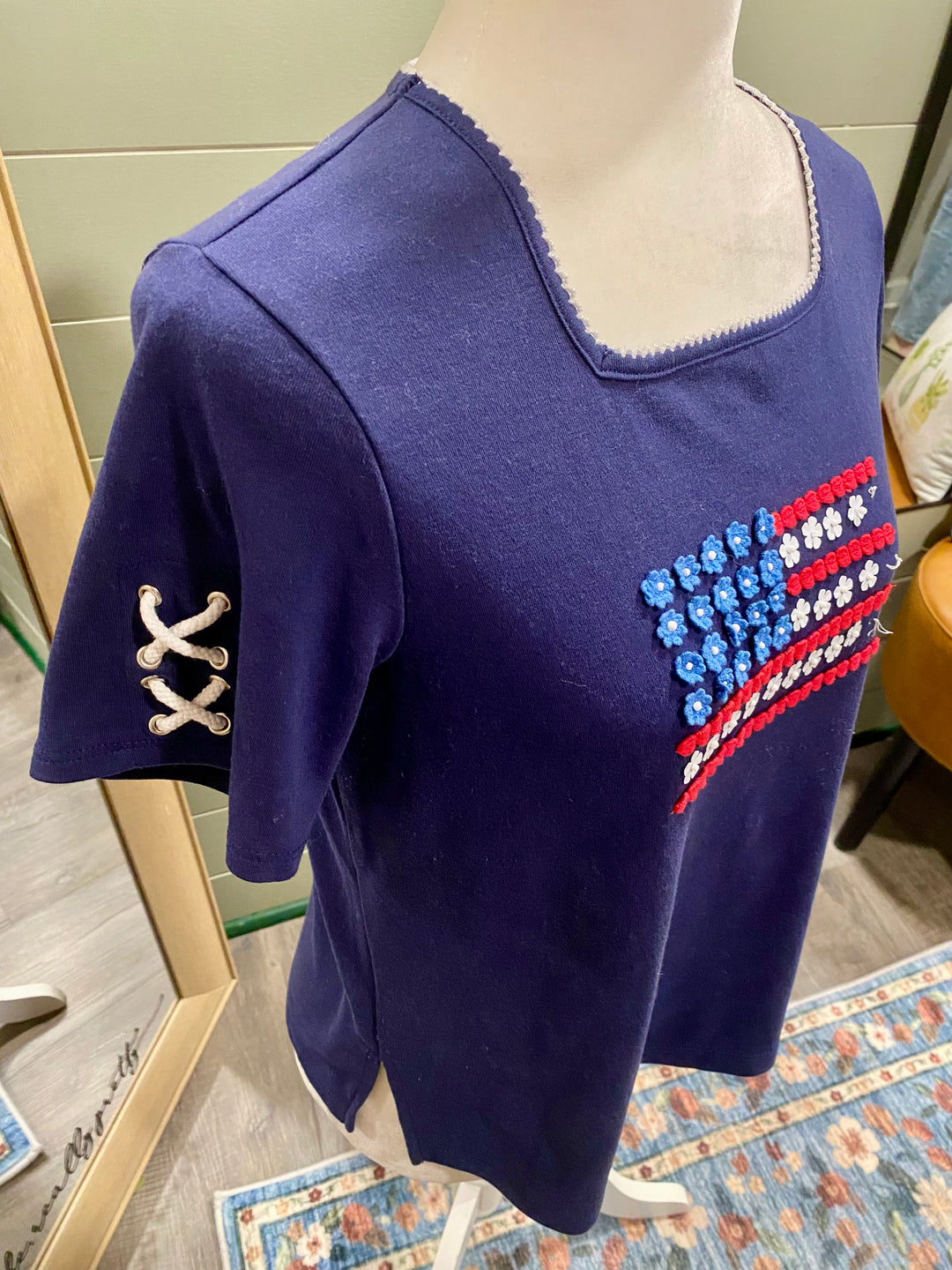 AD- Flower Flag Top - PS