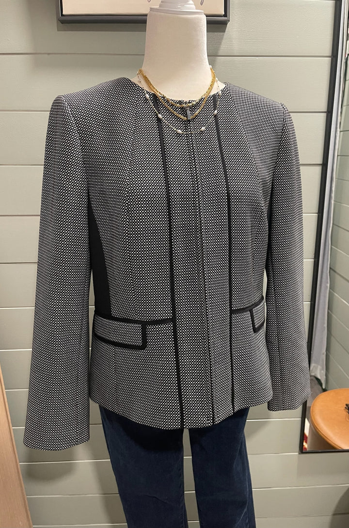 T-Black ?White Jacket - 12P