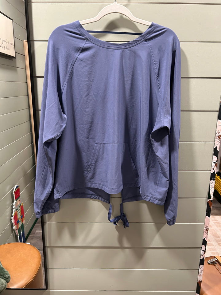 V-V Back Front Pocket Top - L